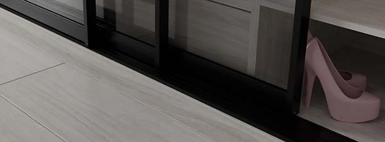 Lower rail of a Bridge 500 sliding wardrobe with shoes inside Lower rail of a Bridge 500 sliding wardrobe with shoes inside