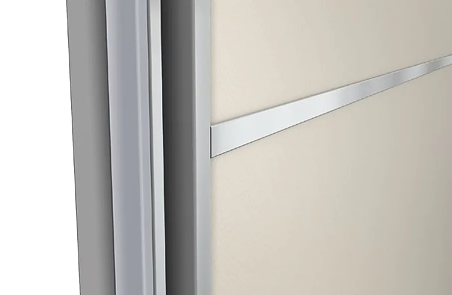 Close-up of the Bridge 600 aluminium handle profile and divider profile on a wood panel Close-up of the Bridge 600 aluminium handle profile and divider profile on a wood panel